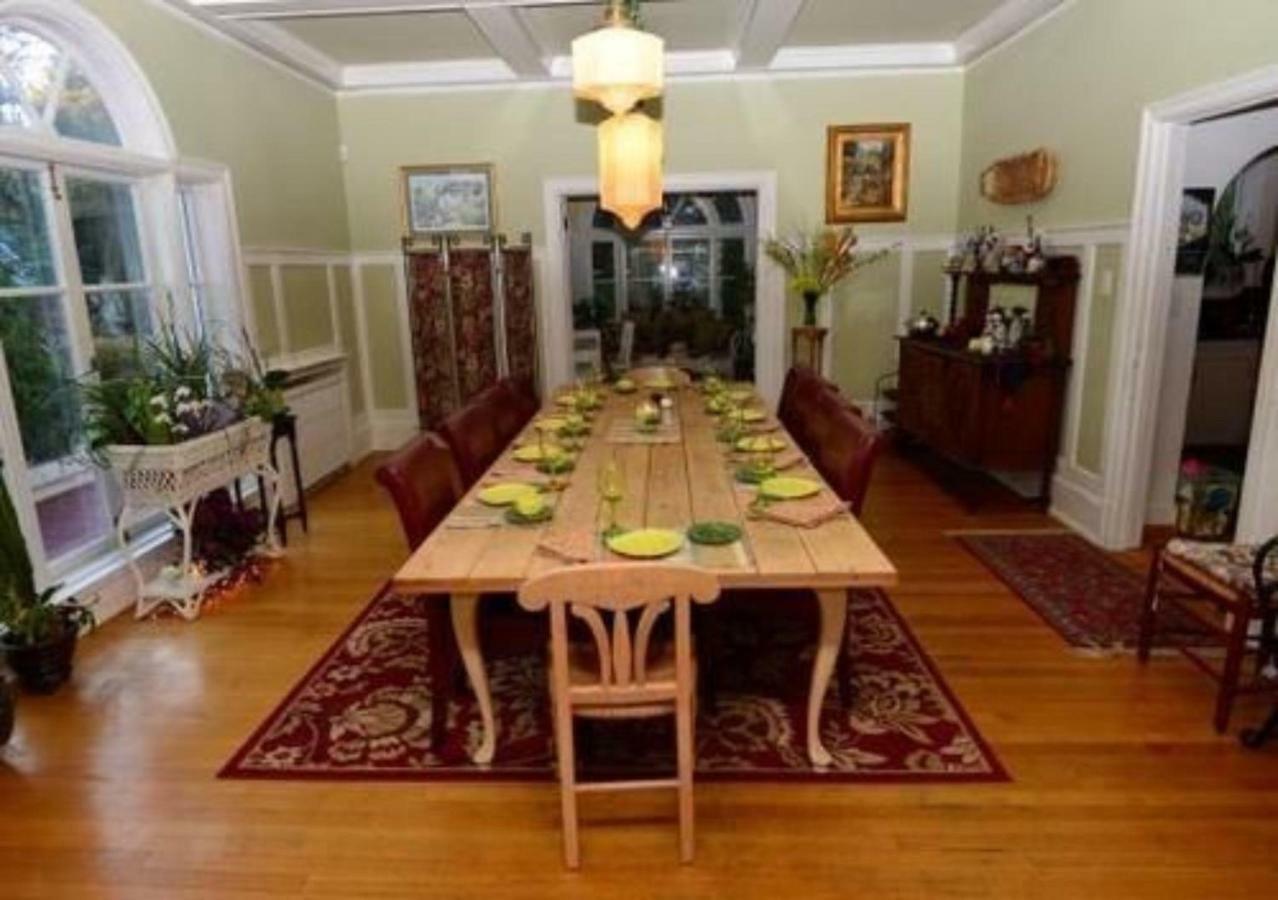 The Villa Bed & Breakfast (Adults Only) Такома Экстерьер фото