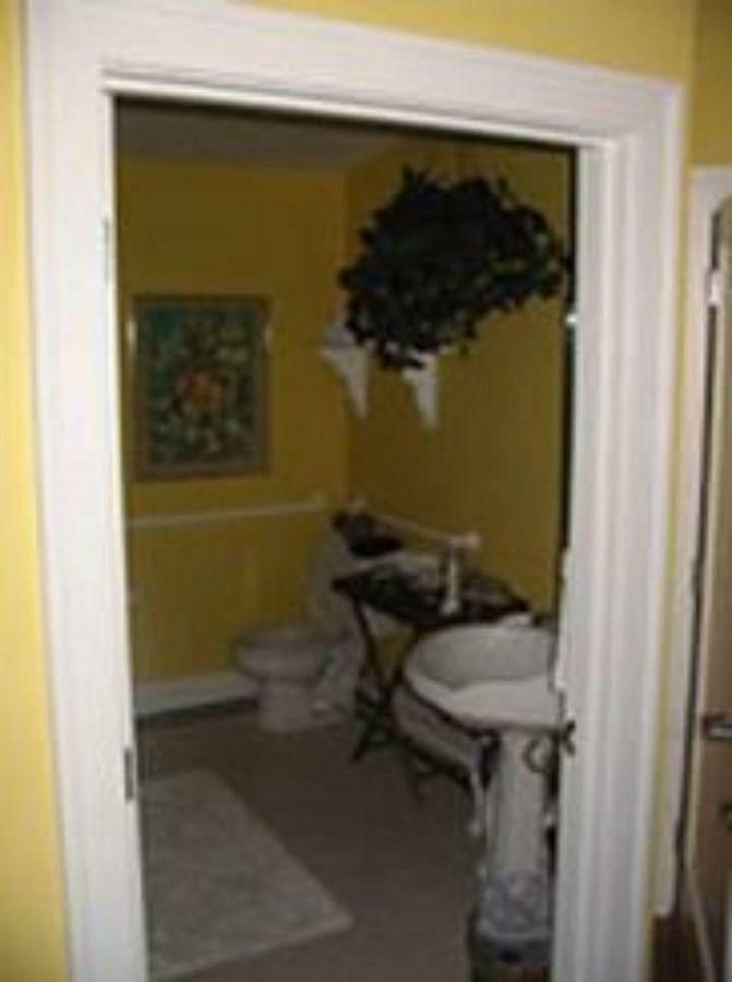 The Villa Bed & Breakfast (Adults Only) Такома Экстерьер фото